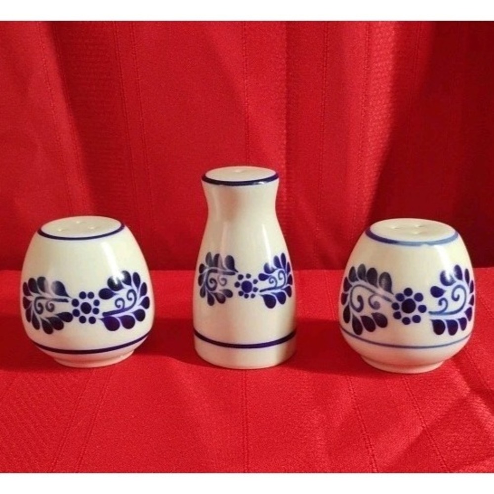 Vtg 3pc Salt & Pepper Shaker Set Stoneware Ceramic Porcelain Blue Cream Color‎